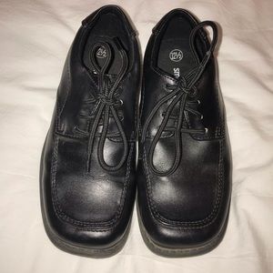 Black dress shoes